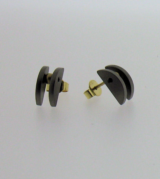Titanium and 18ct Gold Stud Earrings K2386T