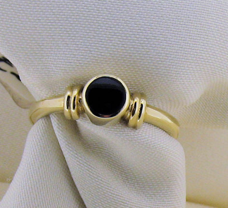 Whitby Jet and 9ct Gold Round Stone Ring WJR1
