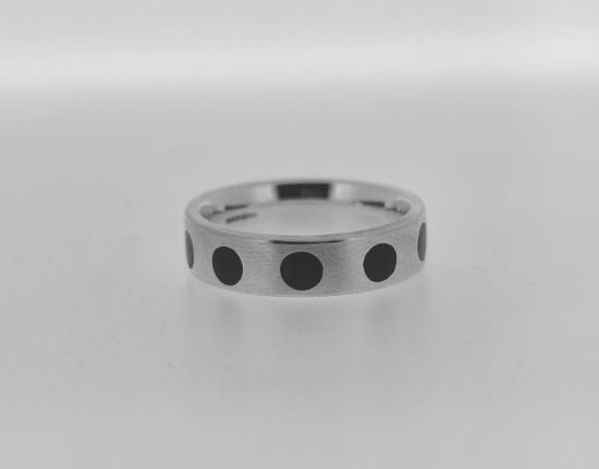 Whitby Jet and Silver Satin Band Ring NRT5EH06H