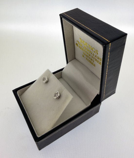 Diamond White-Gold Stud Earrings E790