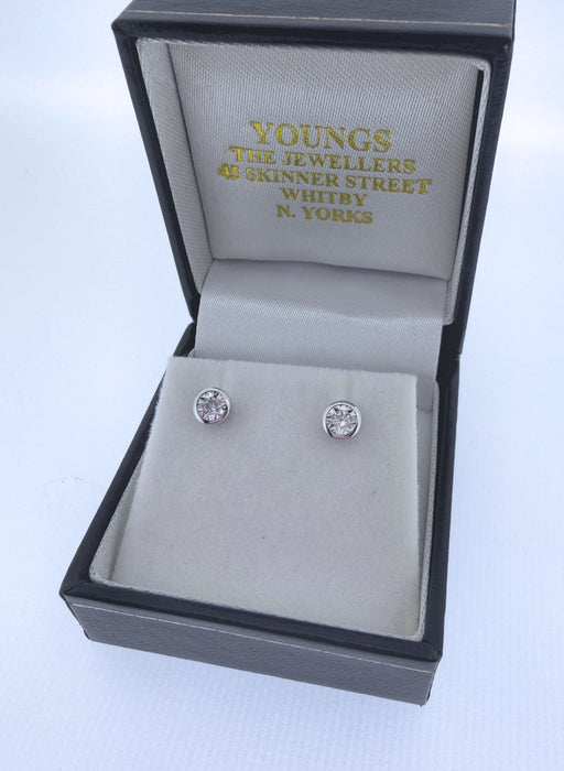 Diamond White-Gold Stud Earrings E790