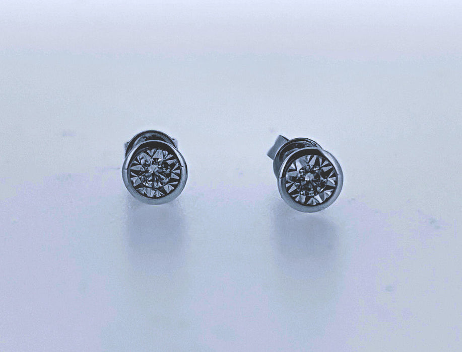 Diamond White-Gold Stud Earrings E790