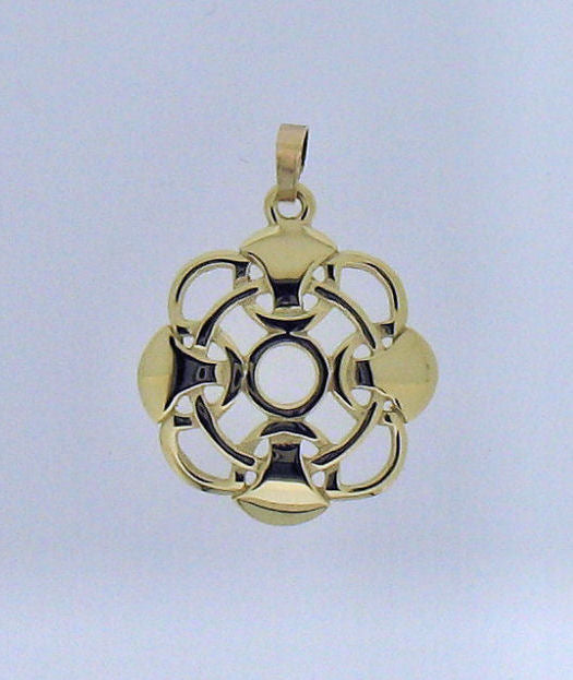 Octofoil Medium 9ct Gold Pendant AP29