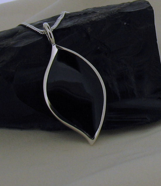 Whitby Jet & Silver Pendant 68418