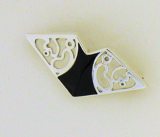 Whitby Jet & Silver Brooch AD4-5