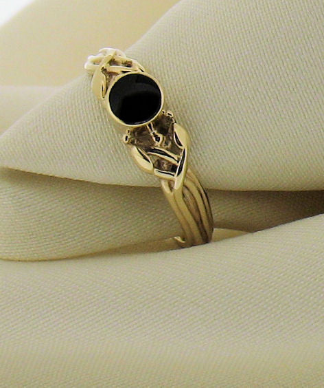 Whitby Jet and Gold Leaves and Stems Ring AR1 8