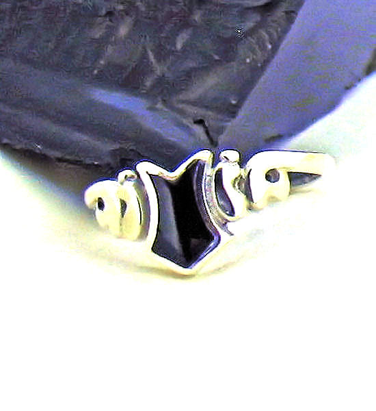 Whitby Jet & Silver Ring AR4-2