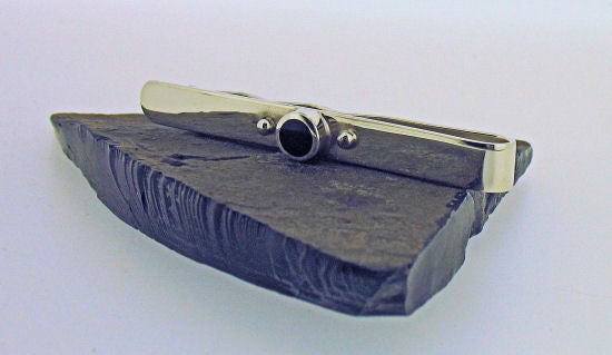 Whitby Jet and Silver Tie-Slide NVUA03RO