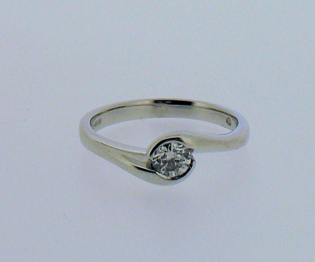 Diamond and 18ct White Gold Ring 8679