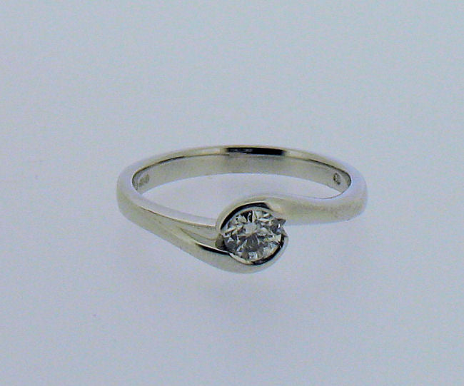 Diamond and 18ct White Gold Ring 8679