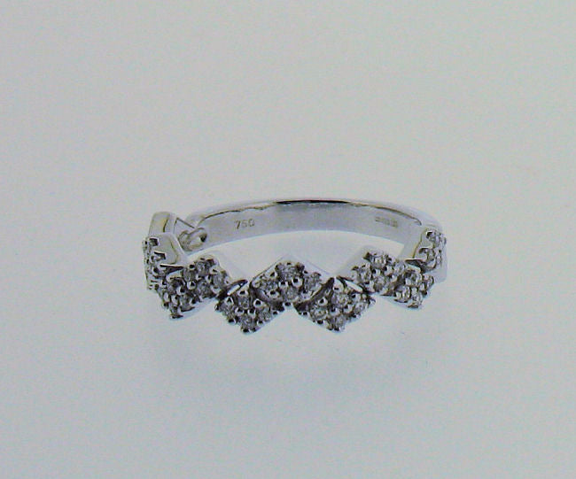 Diamond and 18ct White  Gold Ring R322