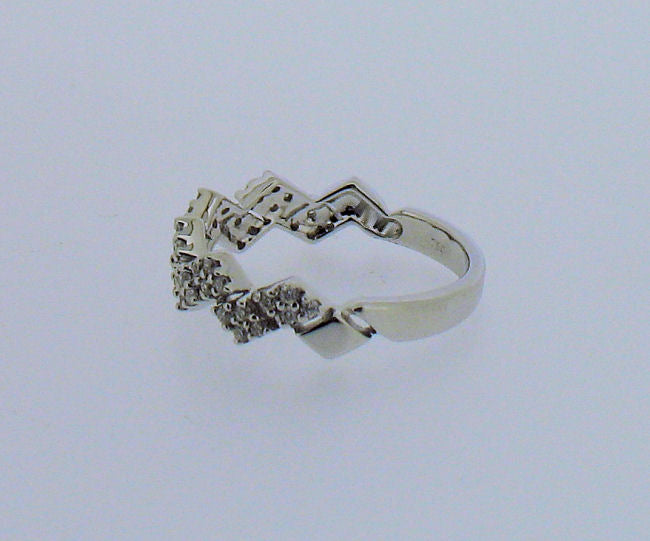 Diamond and 18ct White  Gold Ring R322