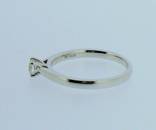 Diamond and 9ct White Gold Ring R567