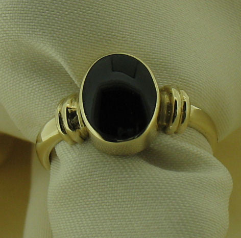 Whitby Jet and 9ct Gold Ring WJR5